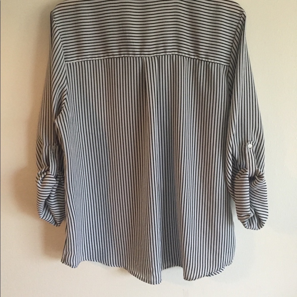 Button down top - Picture 2 of 3